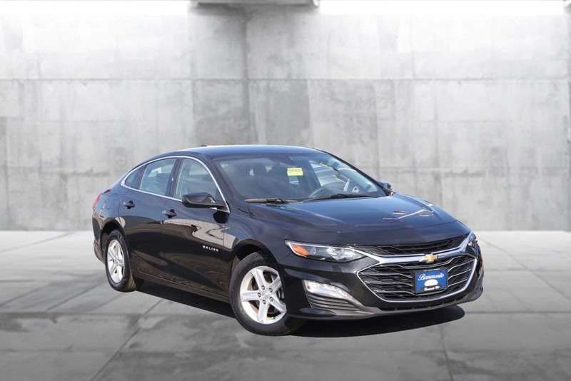 Chevrolet Malibu Vehicle Full-screen Gallery Image 2