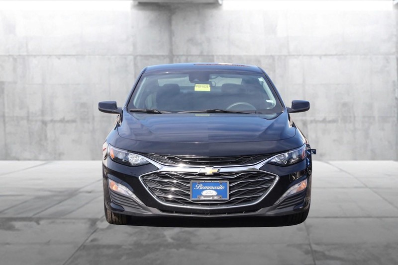 Chevrolet Malibu Vehicle Full-screen Gallery Image 4