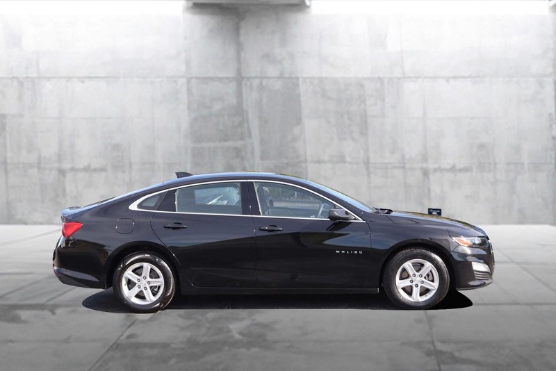 Chevrolet Malibu Vehicle Full-screen Gallery Image 5