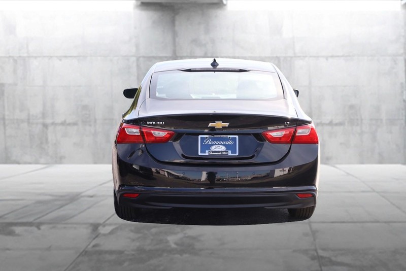 Chevrolet Malibu Vehicle Full-screen Gallery Image 6
