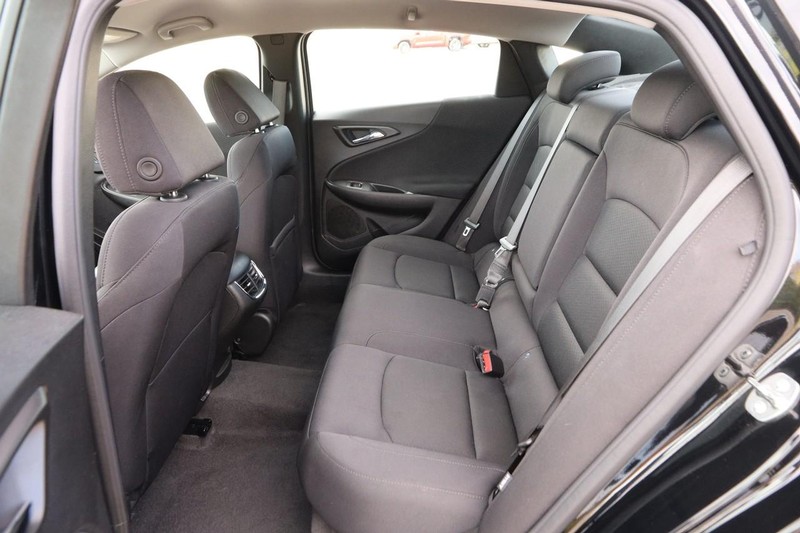 Chevrolet Malibu Vehicle Full-screen Gallery Image 9