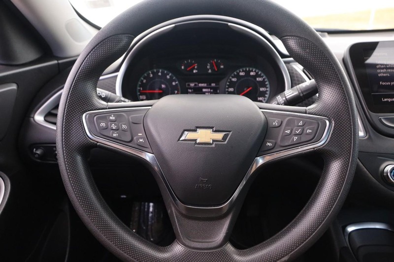 Chevrolet Malibu Vehicle Full-screen Gallery Image 10