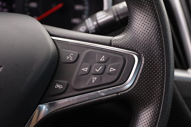 Chevrolet Malibu Vehicle Full-screen Gallery Image 12