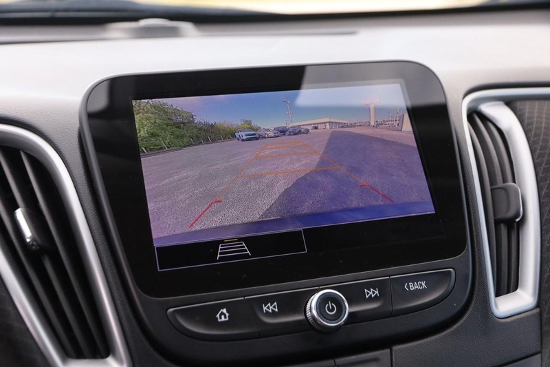 Chevrolet Malibu Vehicle Full-screen Gallery Image 16