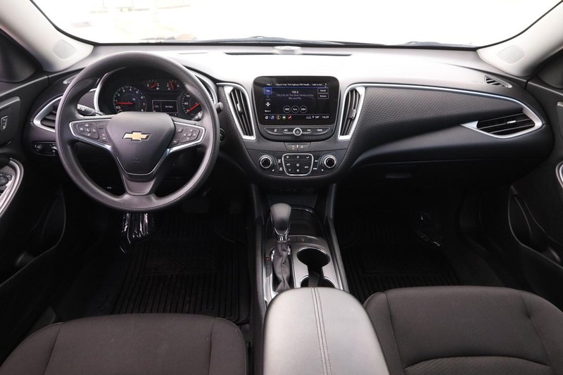 Chevrolet Malibu Vehicle Full-screen Gallery Image 19