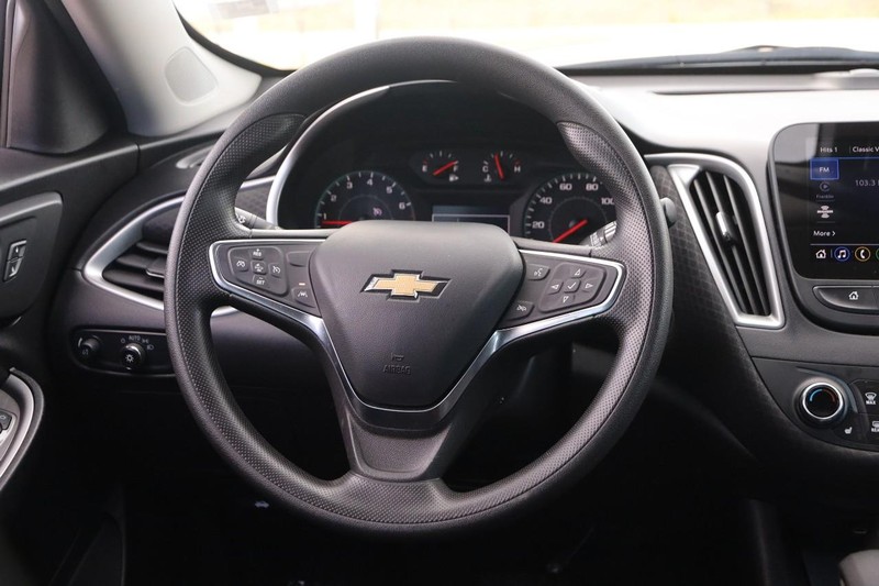 Chevrolet Malibu Vehicle Full-screen Gallery Image 21