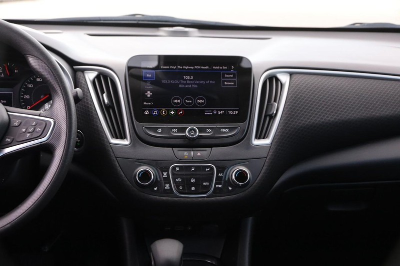 Chevrolet Malibu Vehicle Full-screen Gallery Image 22