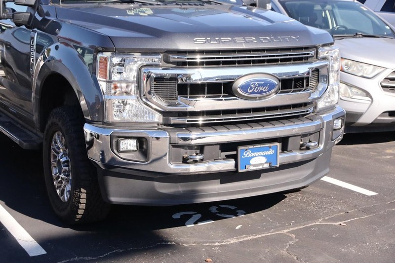 Ford Super Duty F-250 SRW Vehicle Full-screen Gallery Image 2