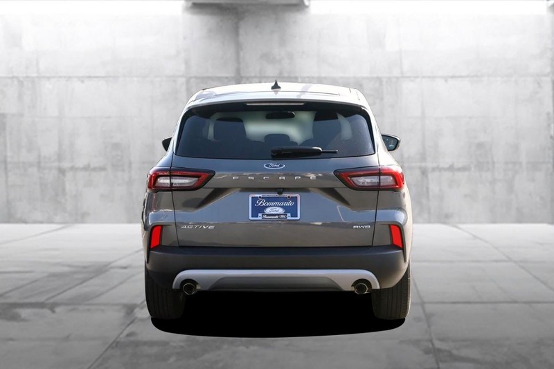 Ford Escape Vehicle Full-screen Gallery Image 5