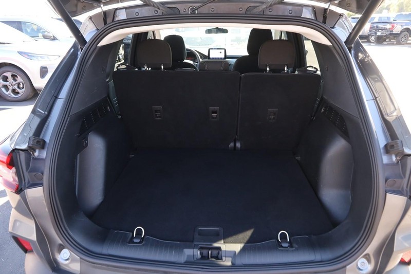 Ford Escape Vehicle Full-screen Gallery Image 6