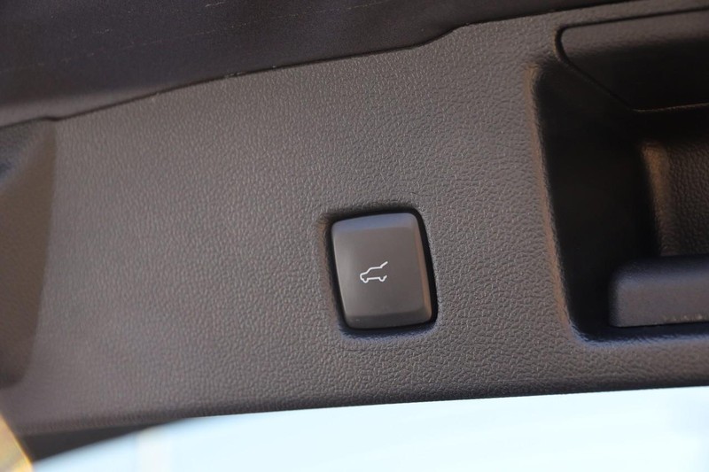 Ford Escape Vehicle Full-screen Gallery Image 7