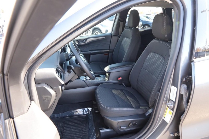 Ford Escape Vehicle Full-screen Gallery Image 8