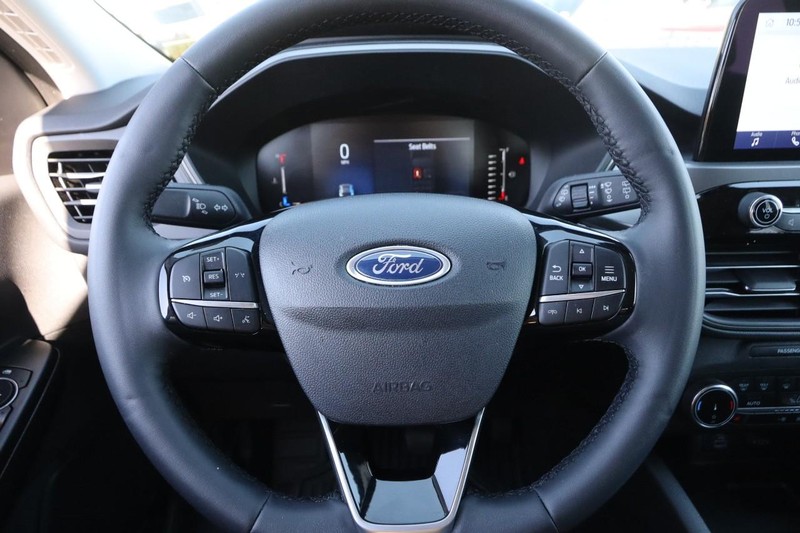 Ford Escape Vehicle Full-screen Gallery Image 10