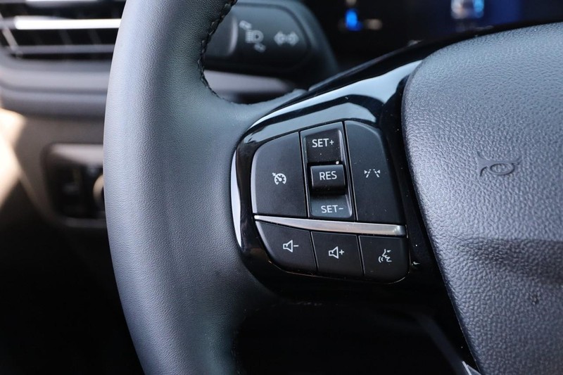 Ford Escape Vehicle Full-screen Gallery Image 11