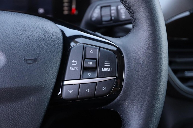 Ford Escape Vehicle Full-screen Gallery Image 12