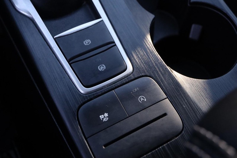 Ford Escape Vehicle Full-screen Gallery Image 18