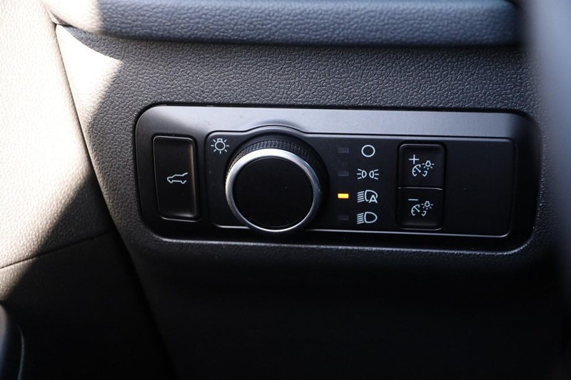 Ford Escape Vehicle Full-screen Gallery Image 19