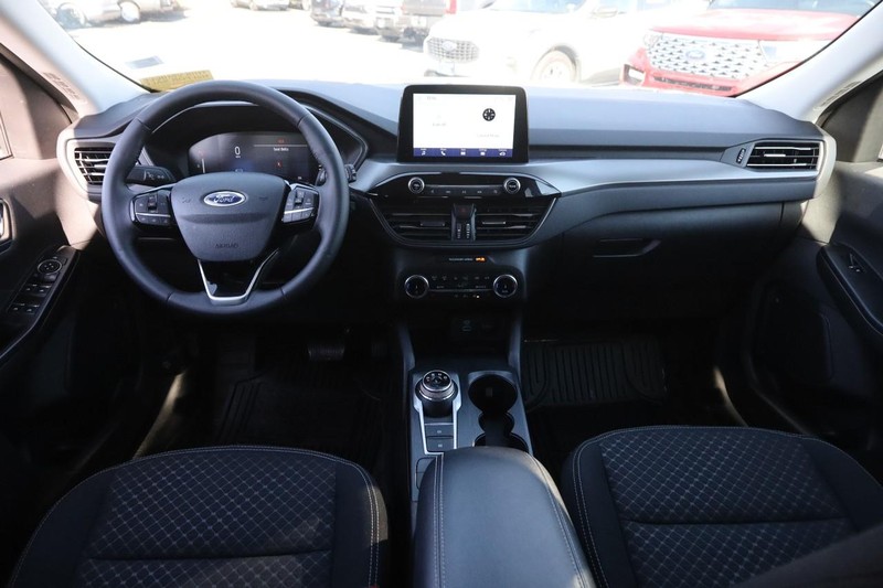 Ford Escape Vehicle Full-screen Gallery Image 20