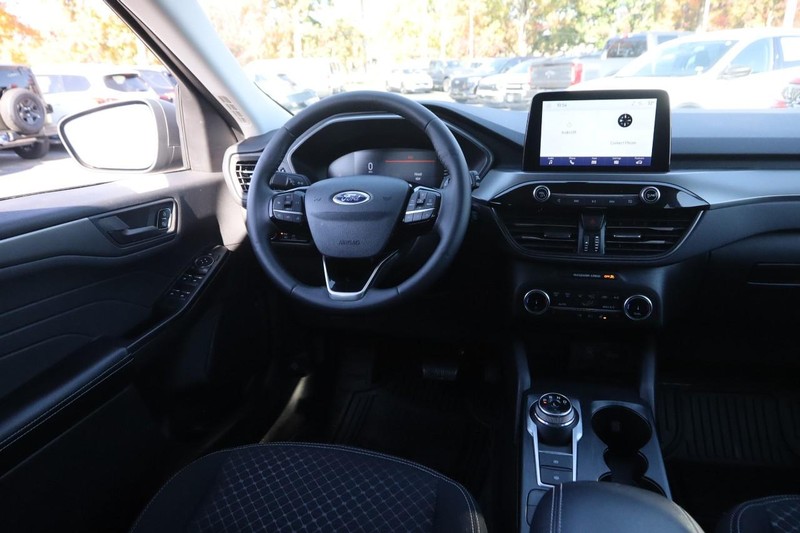 Ford Escape Vehicle Full-screen Gallery Image 21