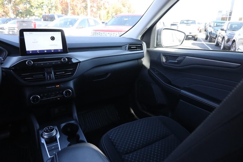 Ford Escape Vehicle Full-screen Gallery Image 24