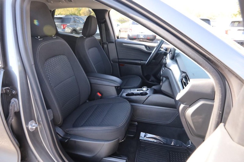 Ford Escape Vehicle Full-screen Gallery Image 25