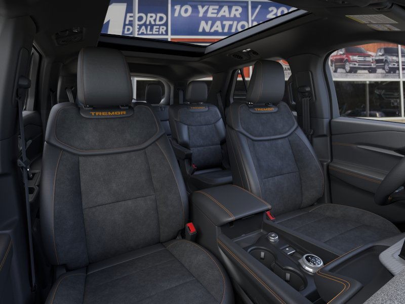 Ford Explorer Vehicle Full-screen Gallery Image 10