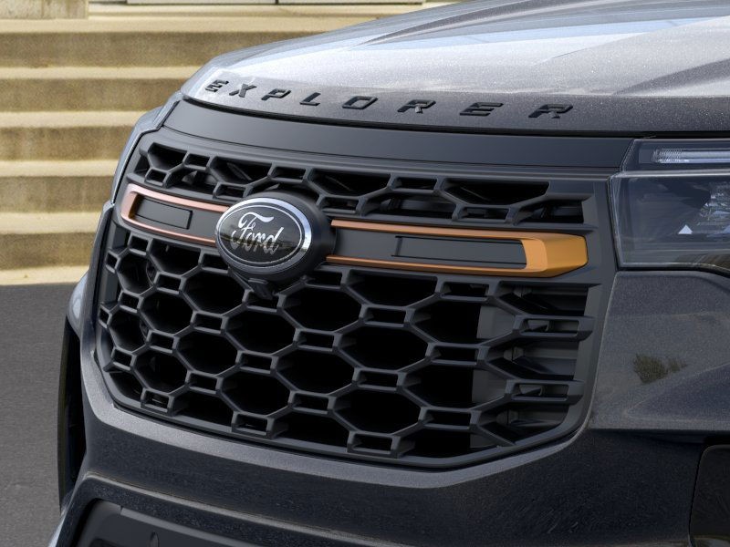 Ford Explorer Vehicle Full-screen Gallery Image 17