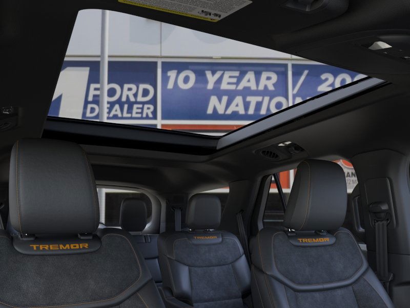 Ford Explorer Vehicle Full-screen Gallery Image 22