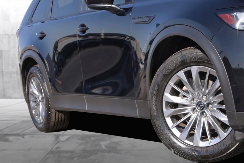 Mazda CX-90 Vehicle Full-screen Gallery Image 3