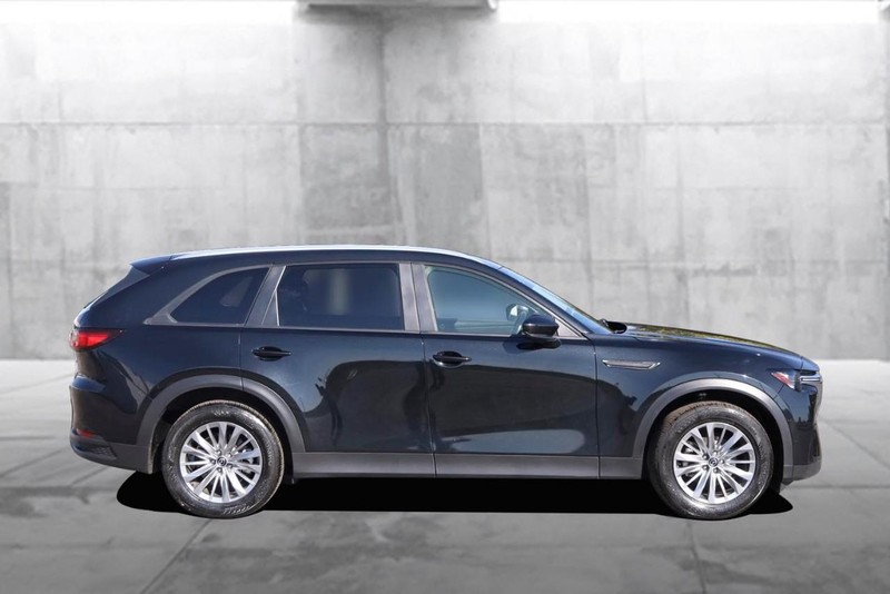 Mazda CX-90 Vehicle Full-screen Gallery Image 5