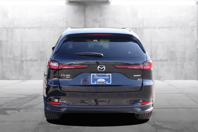 Mazda CX-90 Vehicle Full-screen Gallery Image 6