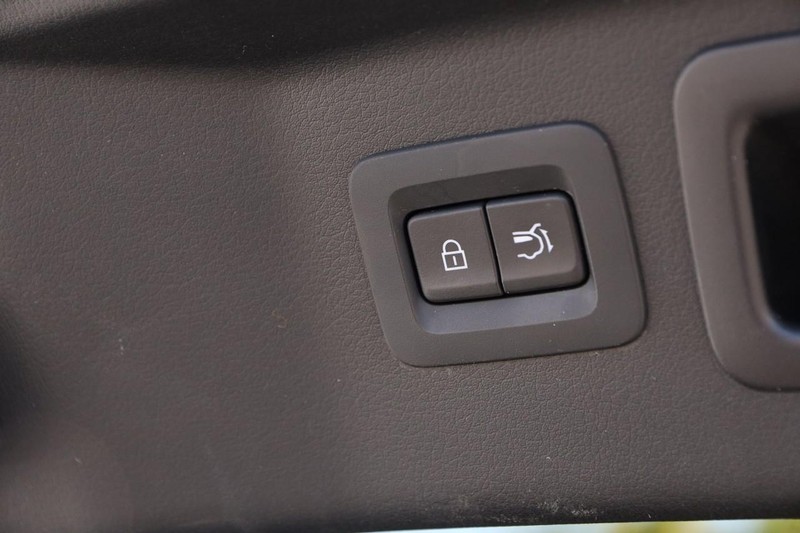 Mazda CX-90 Vehicle Full-screen Gallery Image 8