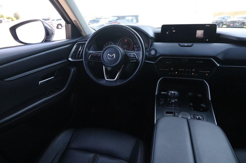 Mazda CX-90 Vehicle Full-screen Gallery Image 24