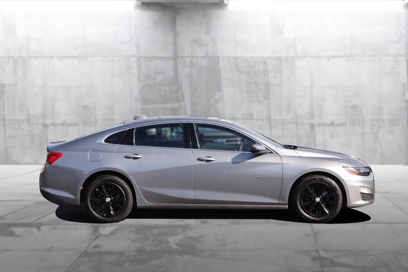 Chevrolet Malibu Vehicle Full-screen Gallery Image 05