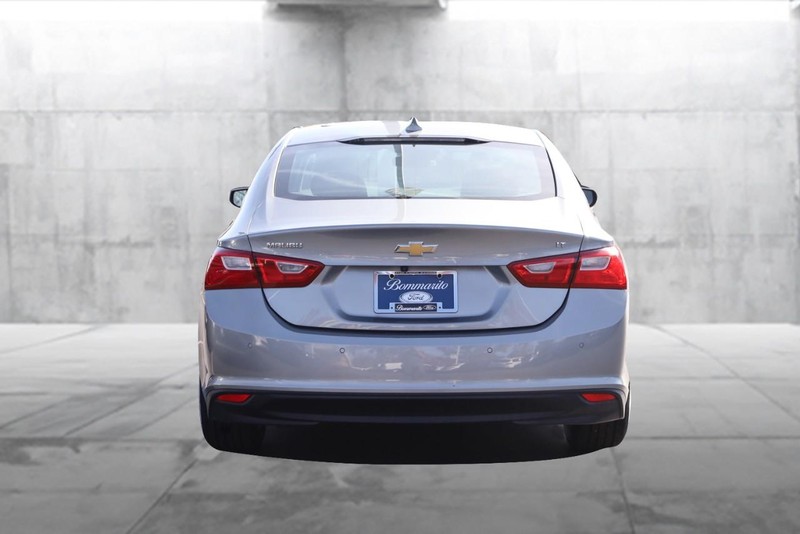 Chevrolet Malibu Vehicle Full-screen Gallery Image 06