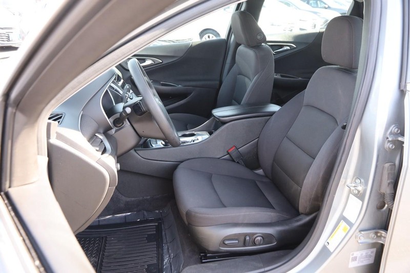 Chevrolet Malibu Vehicle Full-screen Gallery Image 09