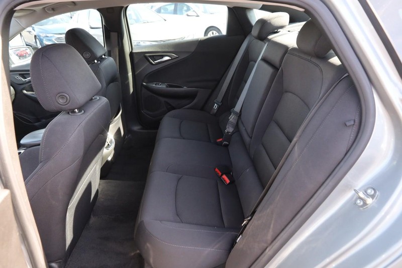 Chevrolet Malibu Vehicle Full-screen Gallery Image 10