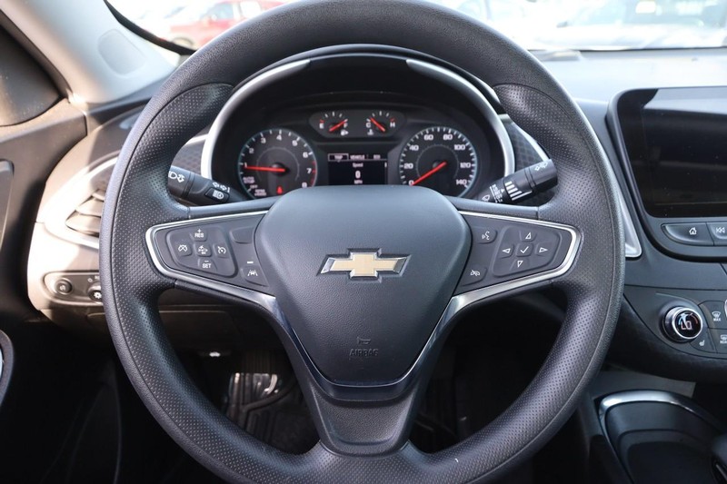 Chevrolet Malibu Vehicle Full-screen Gallery Image 11