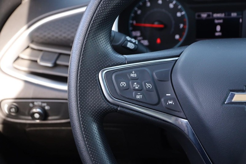 Chevrolet Malibu Vehicle Full-screen Gallery Image 12