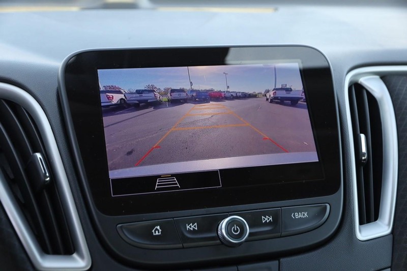 Chevrolet Malibu Vehicle Full-screen Gallery Image 18