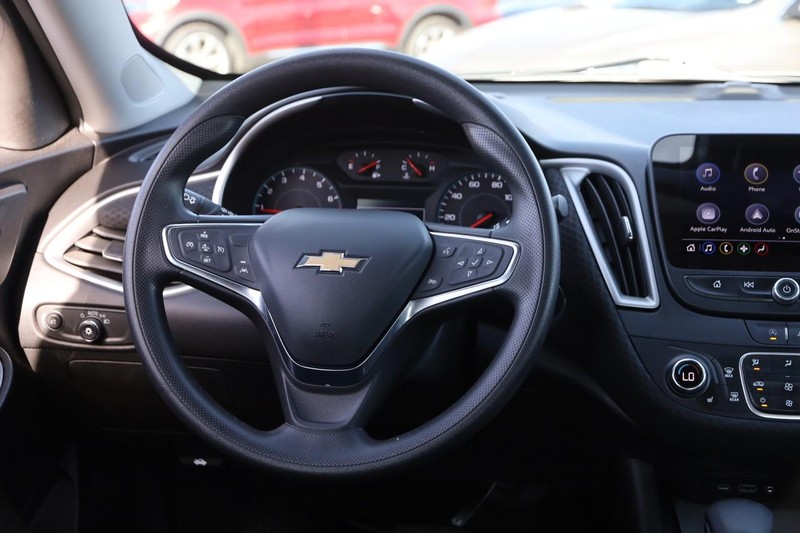 Chevrolet Malibu Vehicle Full-screen Gallery Image 22