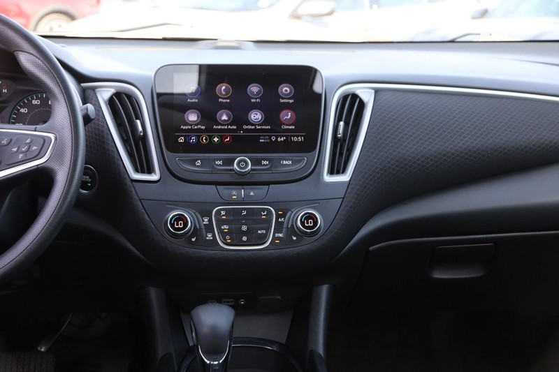 Chevrolet Malibu Vehicle Full-screen Gallery Image 23