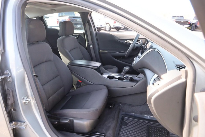 Chevrolet Malibu Vehicle Full-screen Gallery Image 25