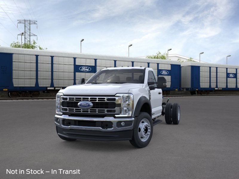 Ford Super Duty F-450 DRW Vehicle Full-screen Gallery Image 2