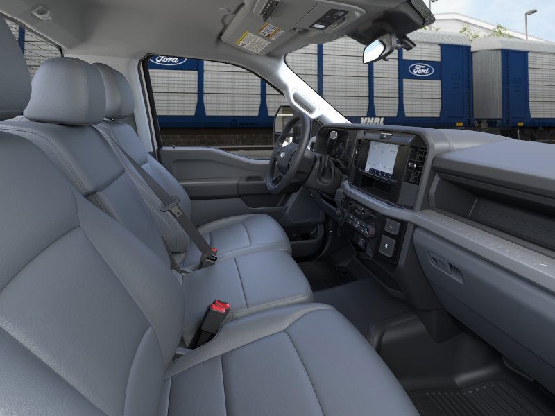 Ford Super Duty F-450 DRW Vehicle Full-screen Gallery Image 11