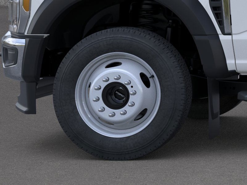 Ford Super Duty F-450 DRW Vehicle Full-screen Gallery Image 19