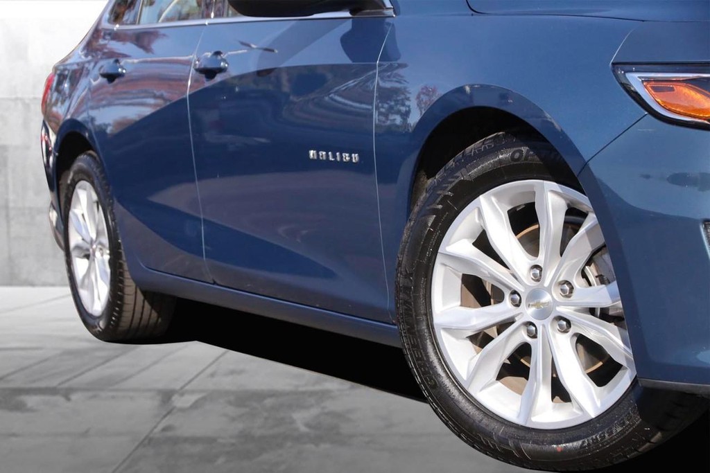 Chevrolet Malibu Vehicle Image 03