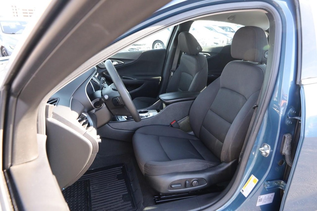 Chevrolet Malibu Vehicle Image 08