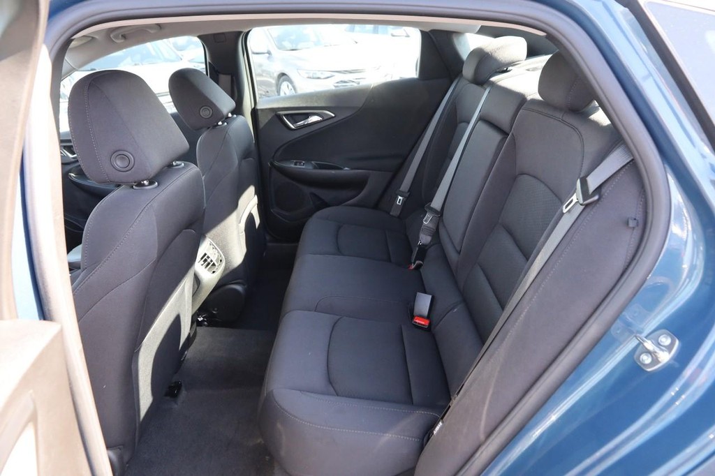 Chevrolet Malibu Vehicle Image 09