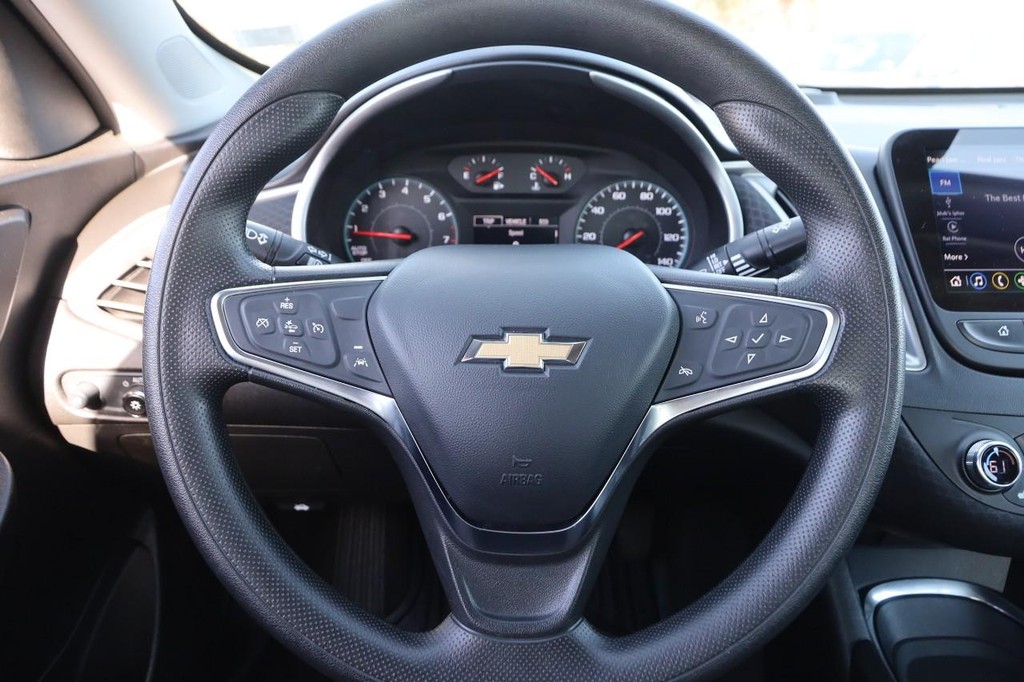 Chevrolet Malibu Vehicle Image 10